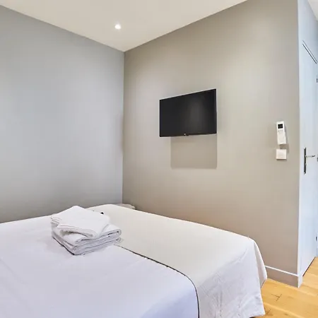 Centre De By Prestige Parigi