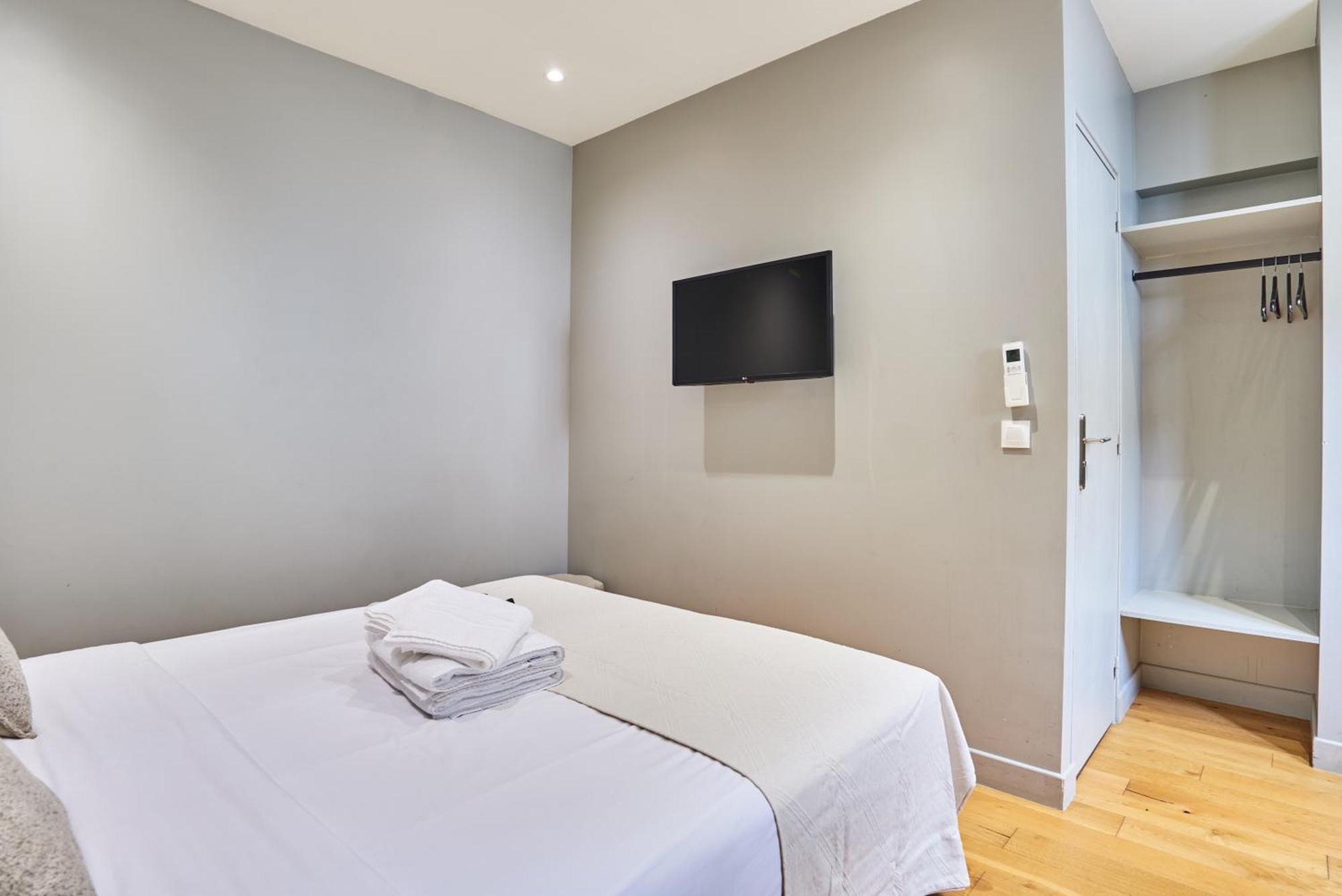 Centre De By Prestige Parigi